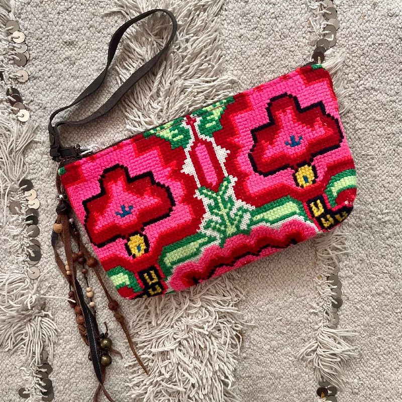 Eliz Beaded Charm Clutch Pink Grab Your Favorite Handbags For Less