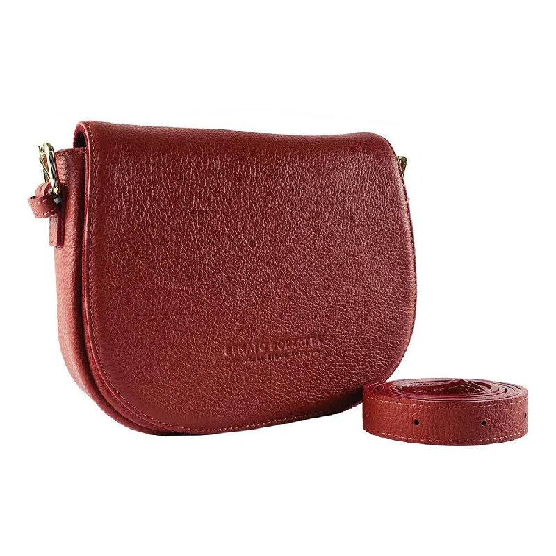 Woman bag in genuine leather with shoulder strap Affordable Elegance, Grab Yours Now Woman bag in genuine leather with shoulder strap Affordable Elegance, Grab Yours Now
