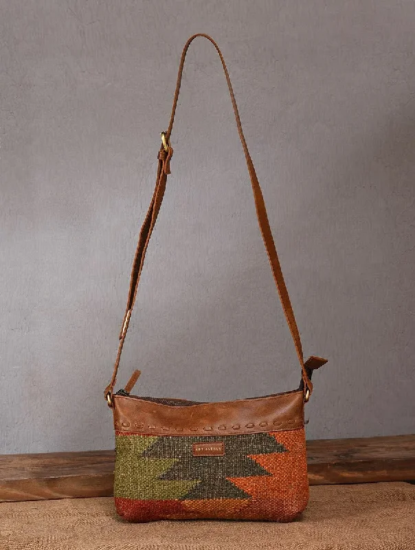 Seasonal Clearance Bags For Summer ARIBO - KILIM & LEATHER SLING BAG Chic Handbags At Special Promotional Prices Seasonal Clearance Bags For Summer ARIBO - KILIM & LEATHER SLING BAG Chic Handbags At Special Promotional Prices